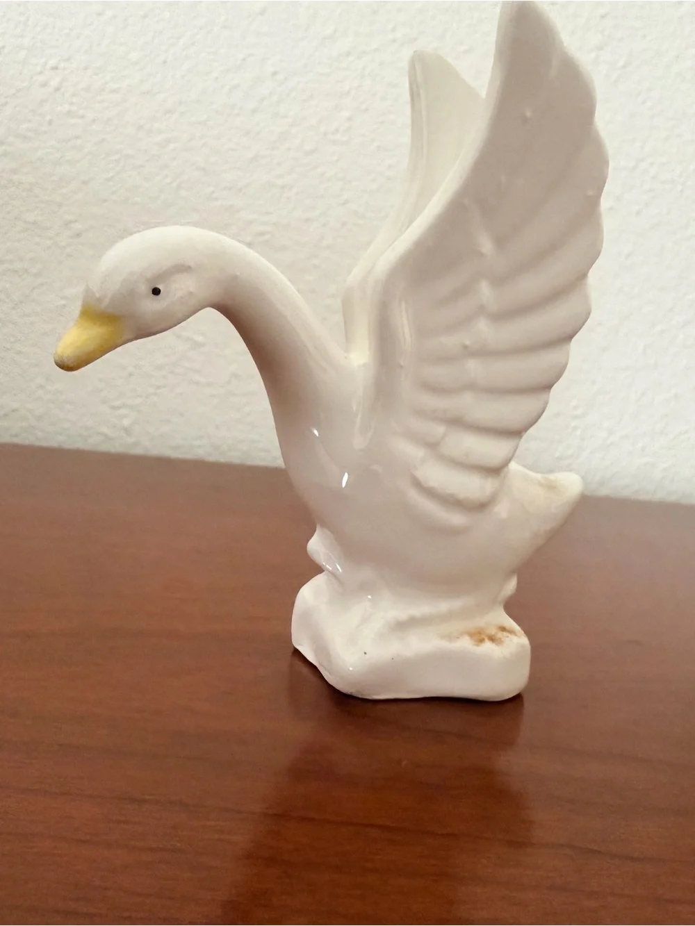 White Ceramic Small Swan Figurine Pair - Decorative Home Accent Mid Century - Picture 3 of 8